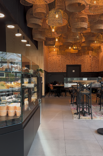 La Ruche Boutique Giverny Mcarthurglen Outlet Restauration Rapide à Douains