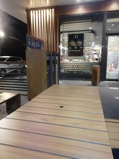 McDonald's Espace 3000, Fast-Food à Hyères