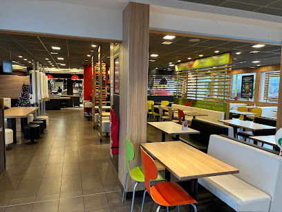 Mcdonald's, Restauration Rapide à Châteaulin