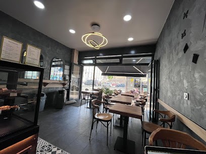 Pause Cafe, Fast-Food à Pantin