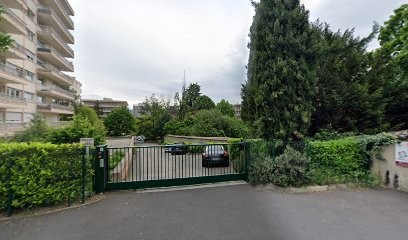 Ozogul Suleiman, Fast-Food à Caluire-et-Cuire