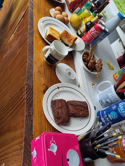 Hir'é Gallou, Snack-Bar à Firmi