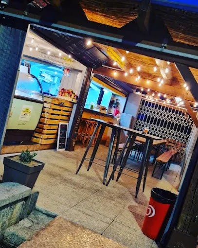 LE CHALET DU LAC DE LA MONTAGNE ET DE L'OCÉAN MARITIME AUSTRALIEN D'ASIE ATLANTIQUE, Fast-Food à Montréal-la-Cluse