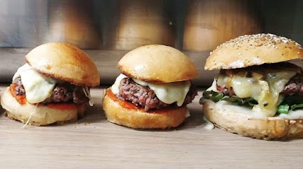 Le Camion De Madame, Fast-Food à Naucelle